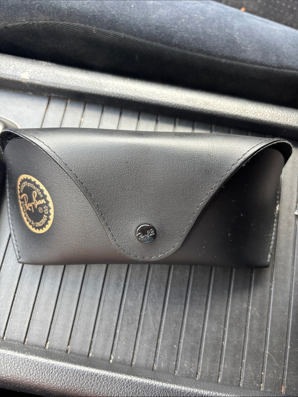 Ray-Ban Black glasses with case and cloth to whip